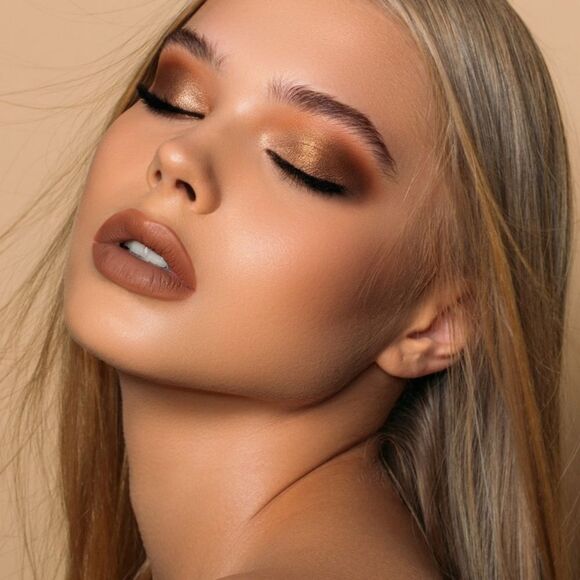 Clinique Chubby Stick Cream Eyeshadow in Fuller Fudge (Metallic Shimmer Brown) - Picture 9 of 17